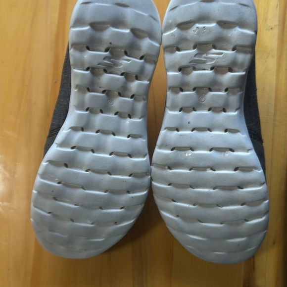 NIB** Skechers slip in size 9 - Picture 5 of 7